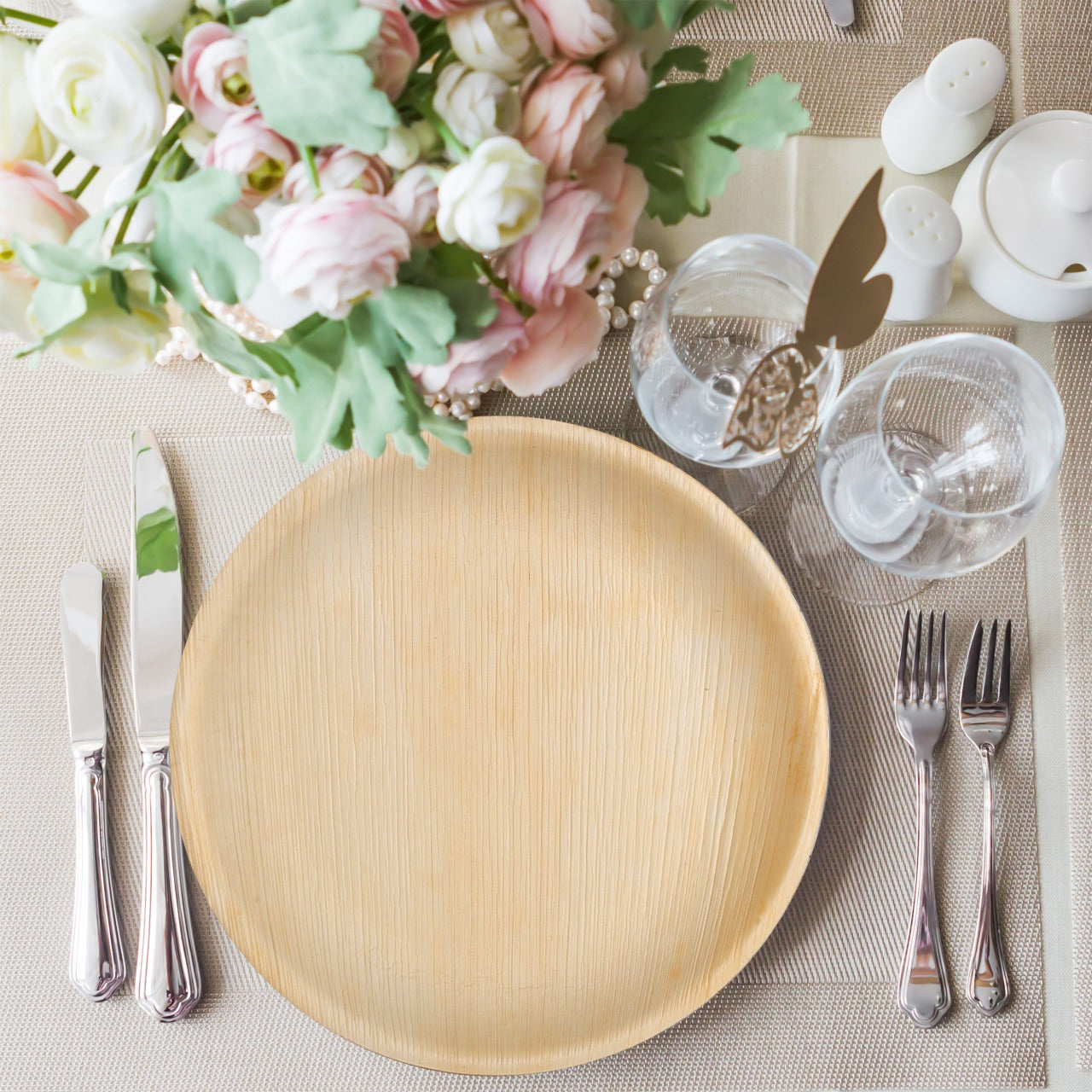 Eco-Friendly Entertaining Made Easy with Palm Leaf Disposable